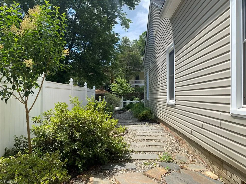 203 Shawnee Street Winston-Salem, NC 27127