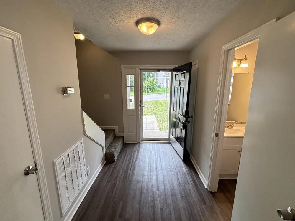 5907 Colchester Dr Hermitage, TN 37076
