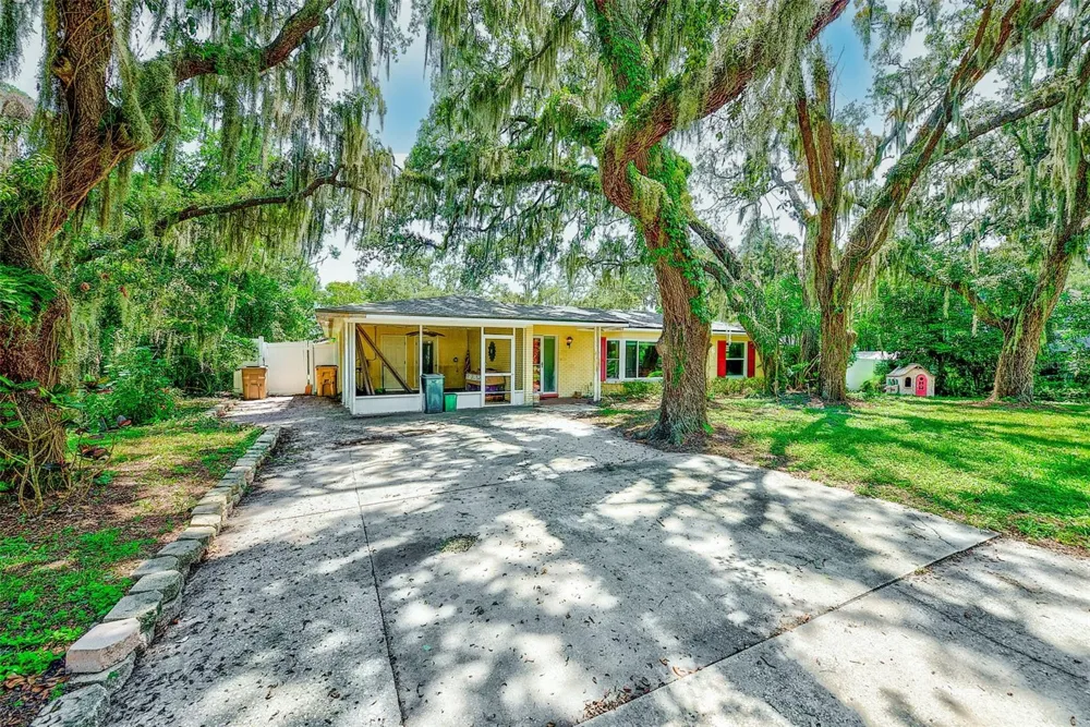 303 SAINT AUGUSTINE AVENUE Temple Terrace, FL 33617