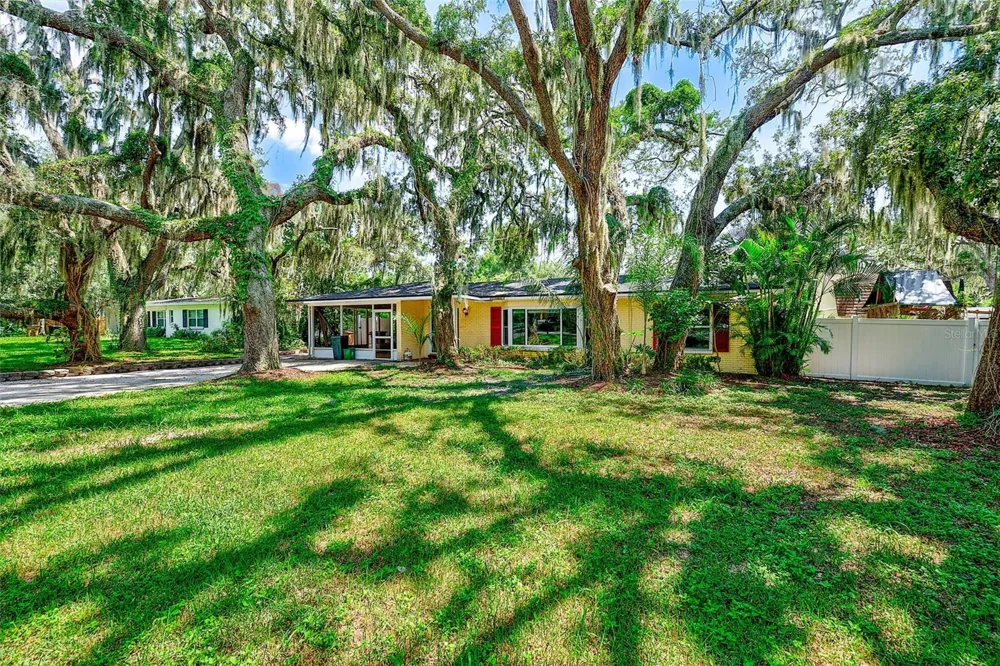 303 SAINT AUGUSTINE AVENUE Temple Terrace, FL 33617
