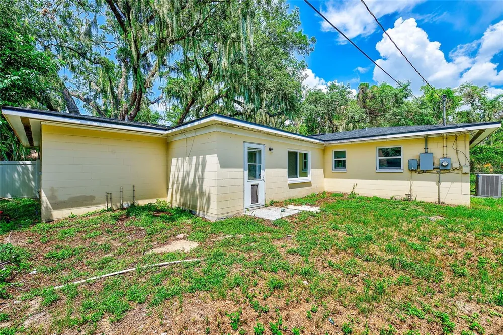 303 SAINT AUGUSTINE AVENUE Temple Terrace, FL 33617