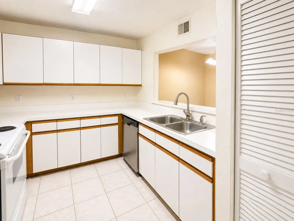 2323 FEATHER SOUND DRIVE #205 Clearwater, FL 33762