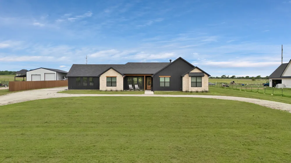 664 County Road 379 Decatur, TX 76234