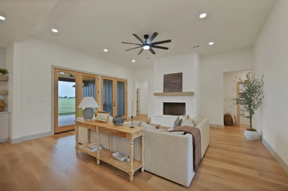 664 County Road 379 Decatur, TX 76234