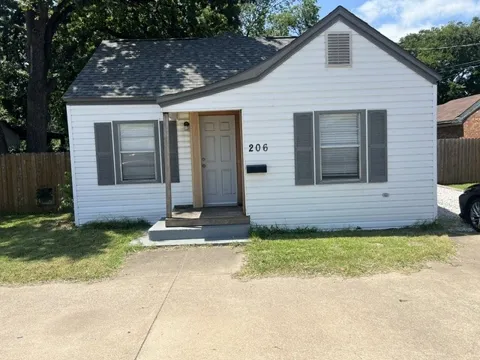 206 W 6th Street