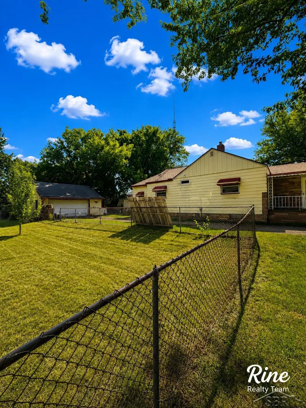 3204 E Hemphill Road Burton City, MI 48529
