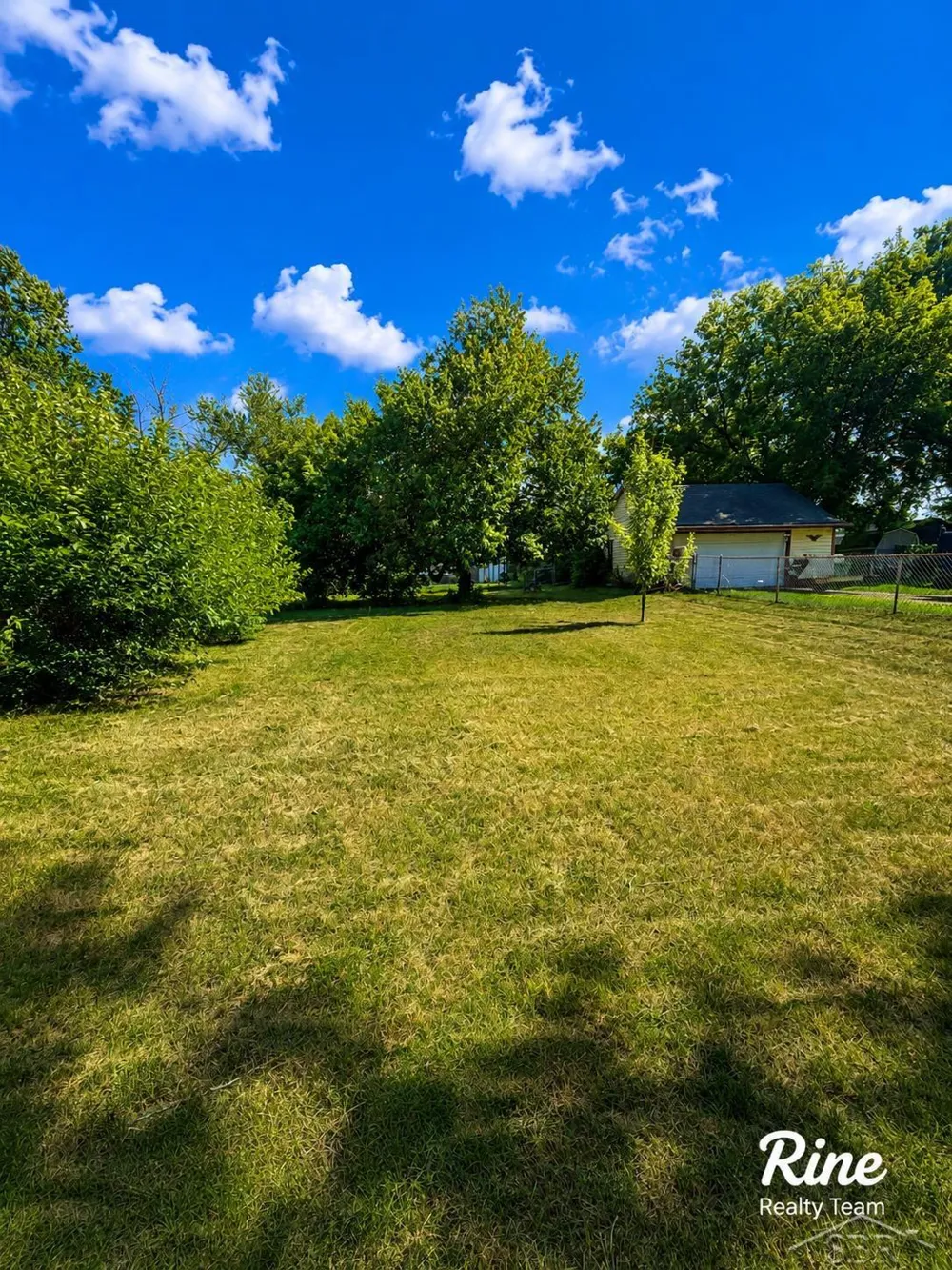 3204 E Hemphill Road Burton City, MI 48529
