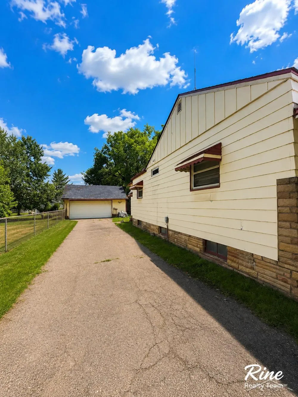 3204 E Hemphill Road Burton City, MI 48529