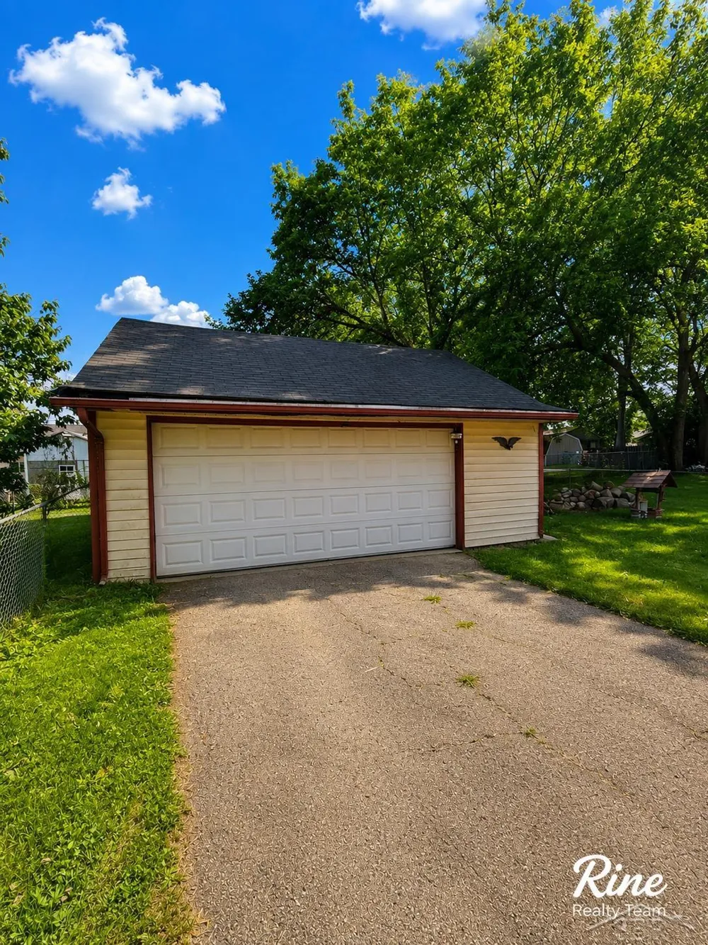 3204 E Hemphill Road Burton City, MI 48529