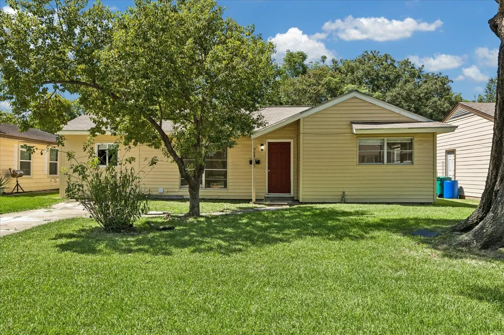 2405 Pomona Drive Houston, TX 77506