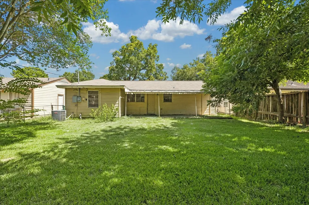 2405 Pomona Drive Houston, TX 77506