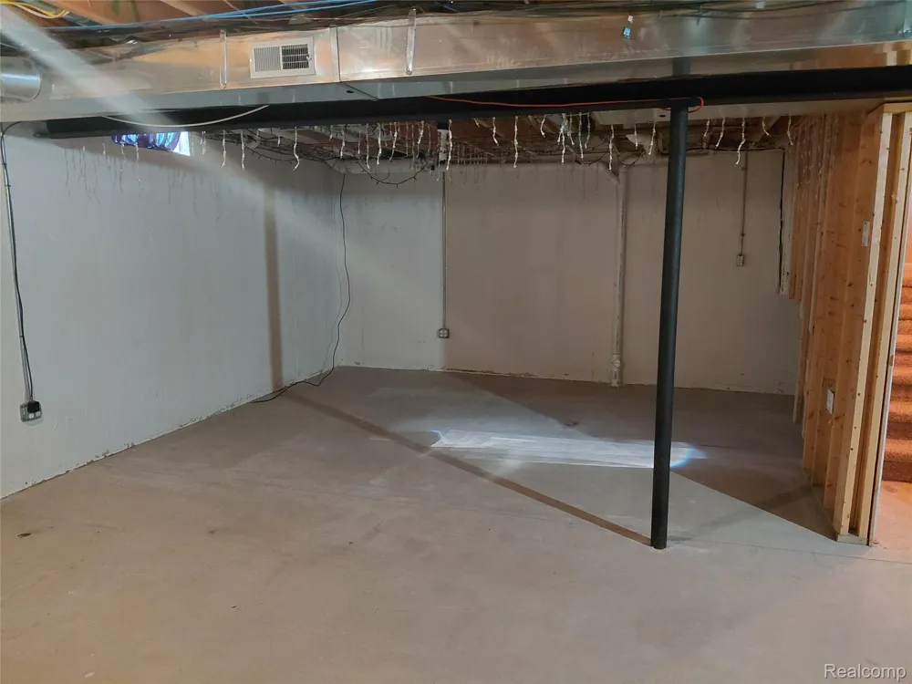 47752 River Woods Drive Canton Charter Township, MI 48188