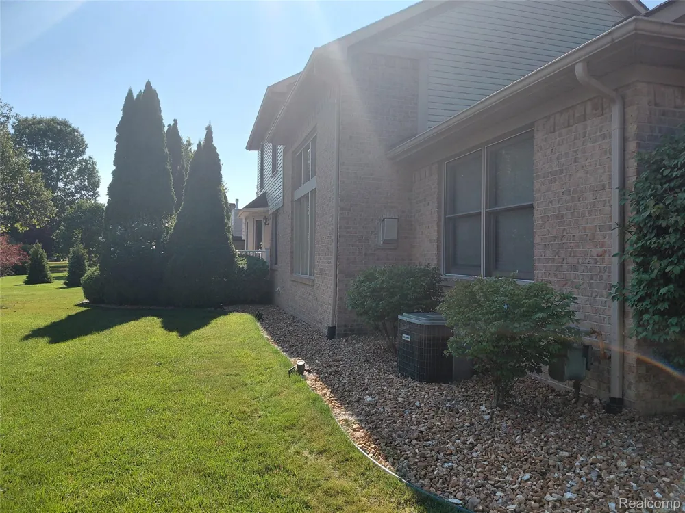 47752 River Woods Drive Canton Charter Township, MI 48188