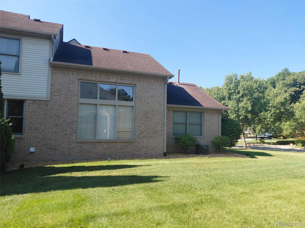 47752 River Woods Drive Canton Charter Township, MI 48188