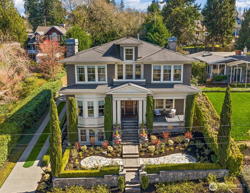 2212 77th Avenue SE Mercer Island, WA 98040