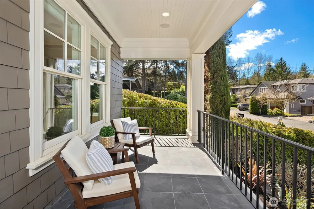 2212 77th Avenue SE Mercer Island, WA 98040