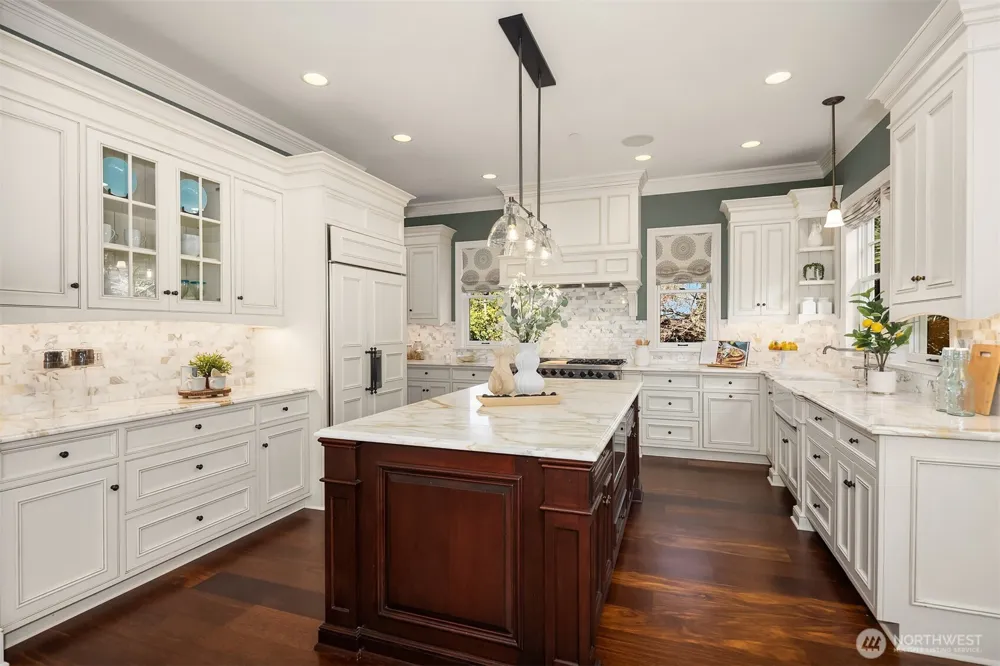 2212 77th Avenue SE Mercer Island, WA 98040