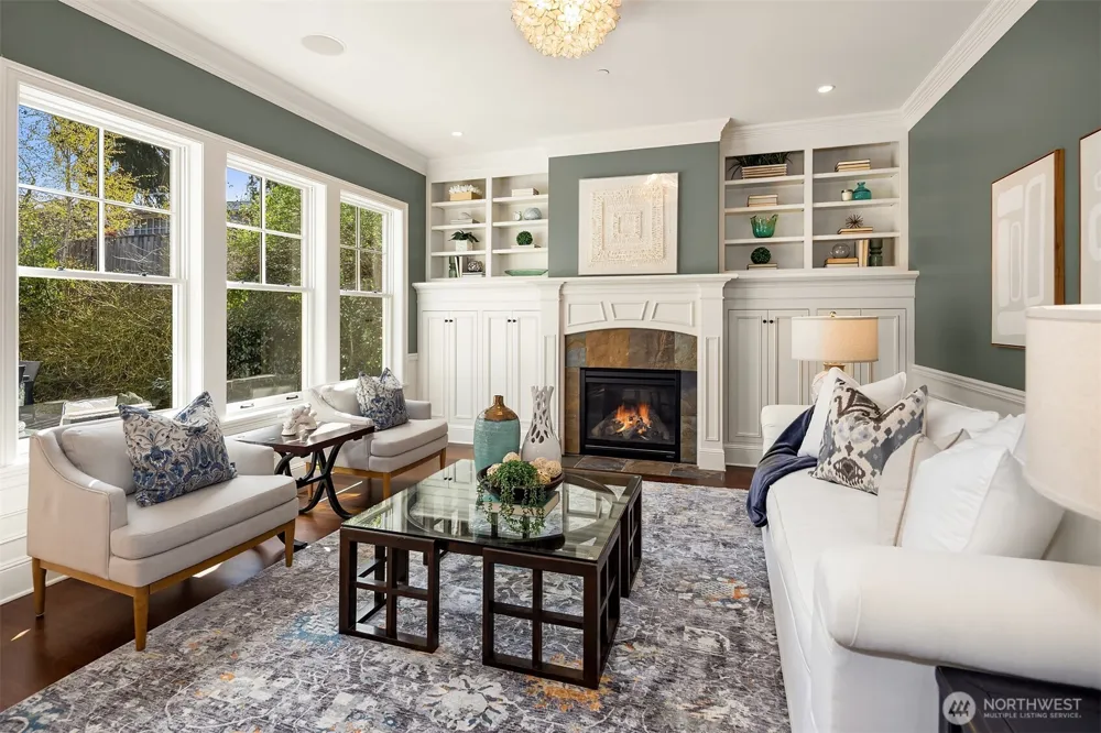 2212 77th Avenue SE Mercer Island, WA 98040