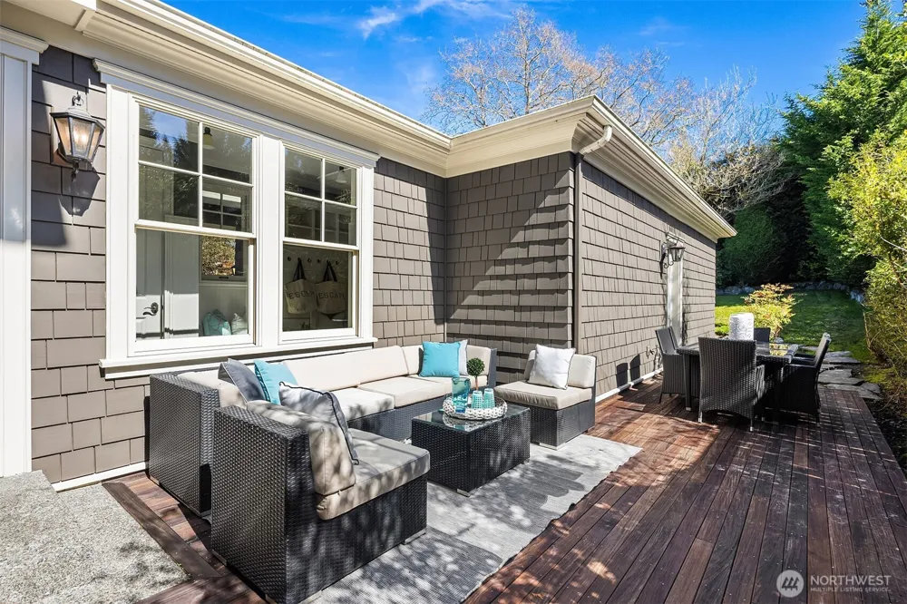 2212 77th Avenue SE Mercer Island, WA 98040