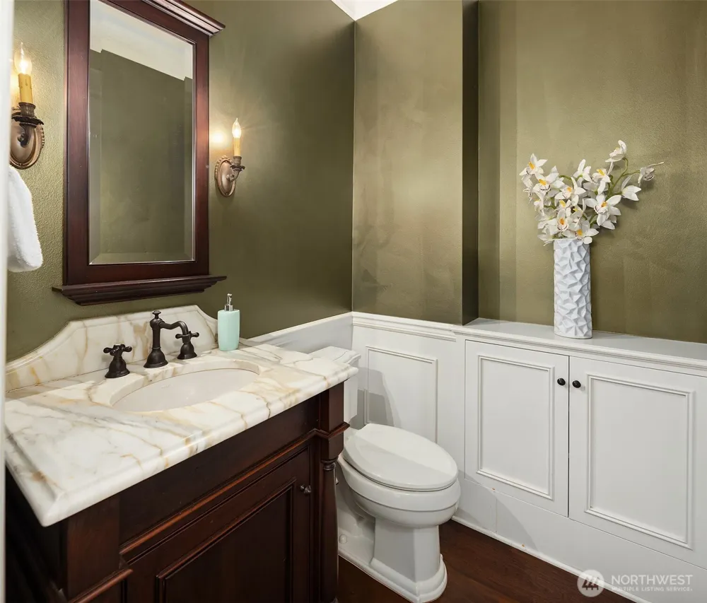 2212 77th Avenue SE Mercer Island, WA 98040