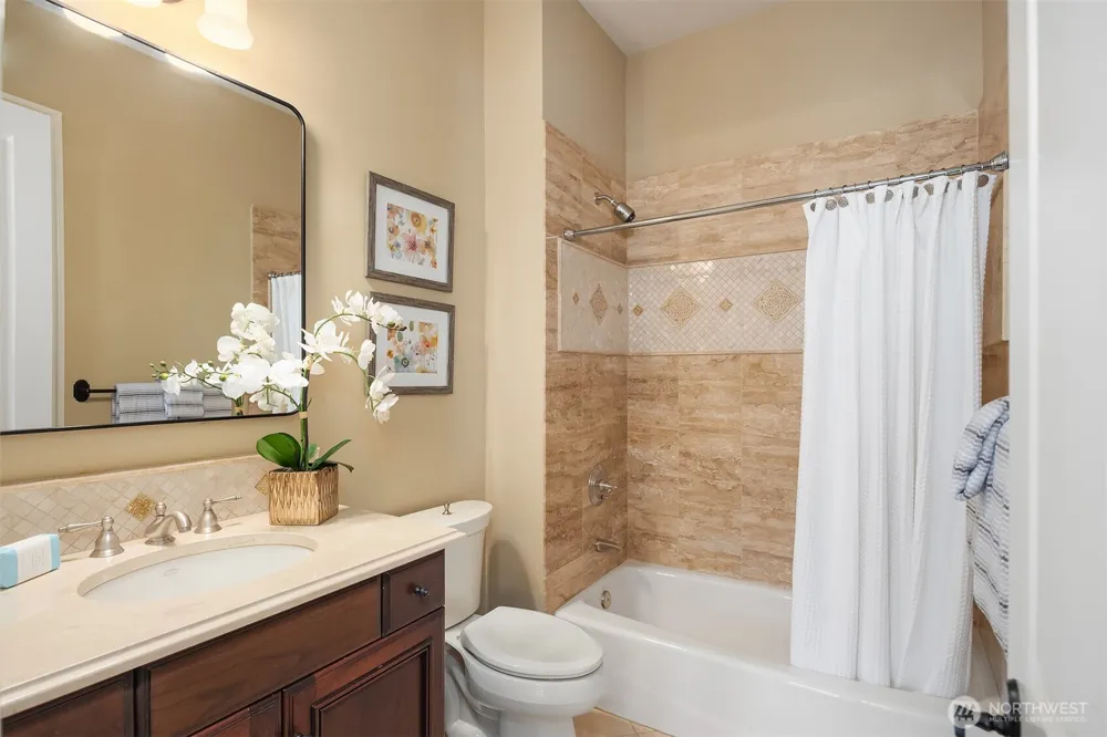 2212 77th Avenue SE Mercer Island, WA 98040
