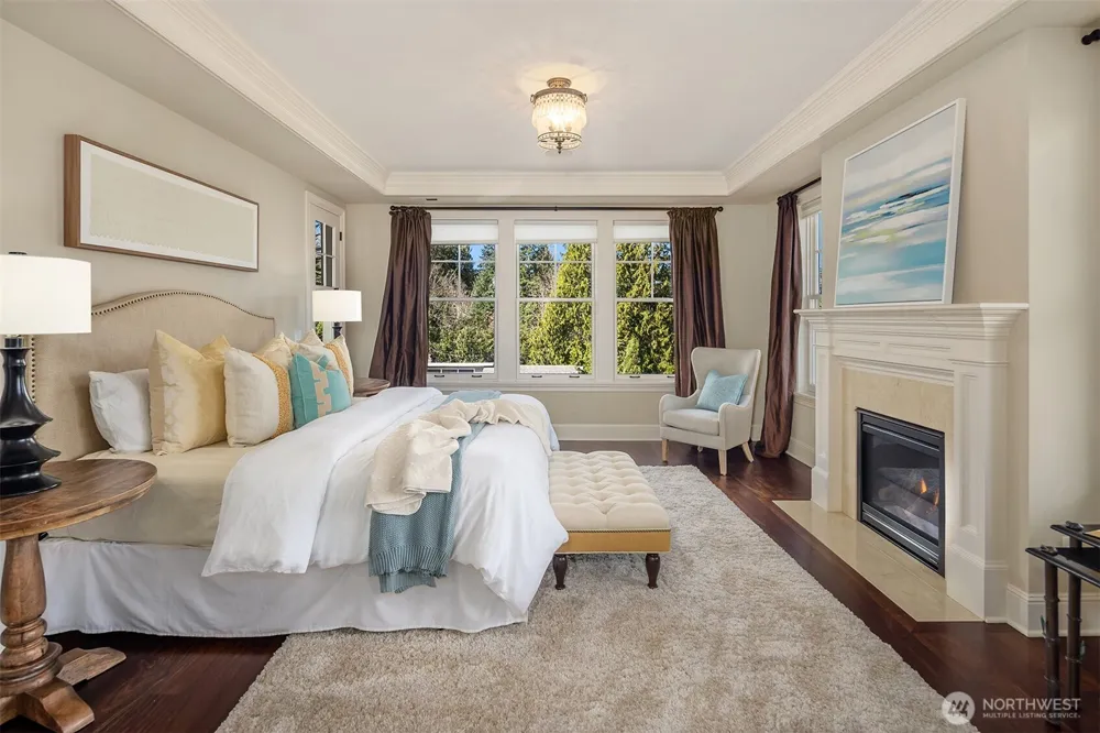 2212 77th Avenue SE Mercer Island, WA 98040