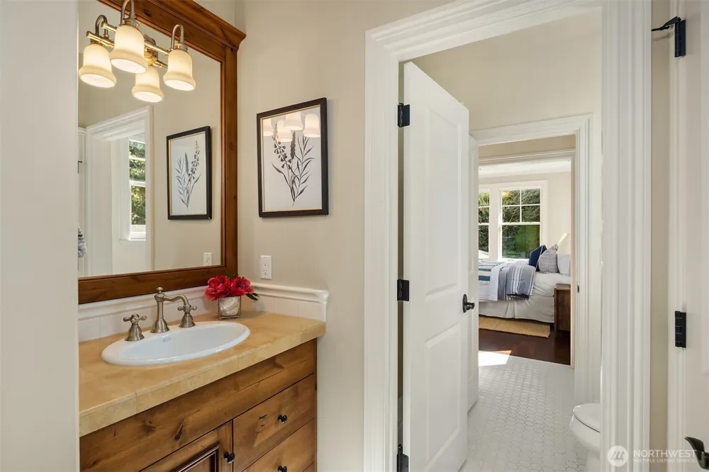 2212 77th Avenue SE Mercer Island, WA 98040