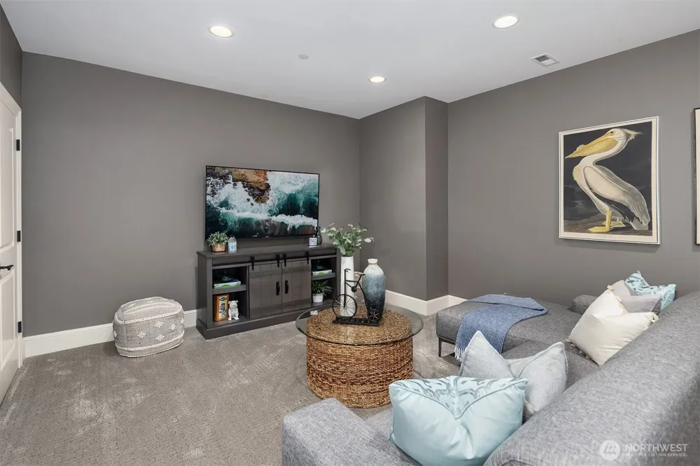 2212 77th Avenue SE Mercer Island, WA 98040