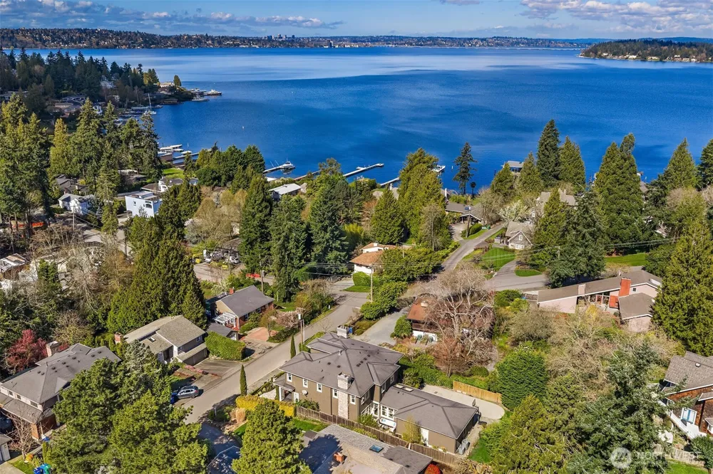 2212 77th Avenue SE Mercer Island, WA 98040