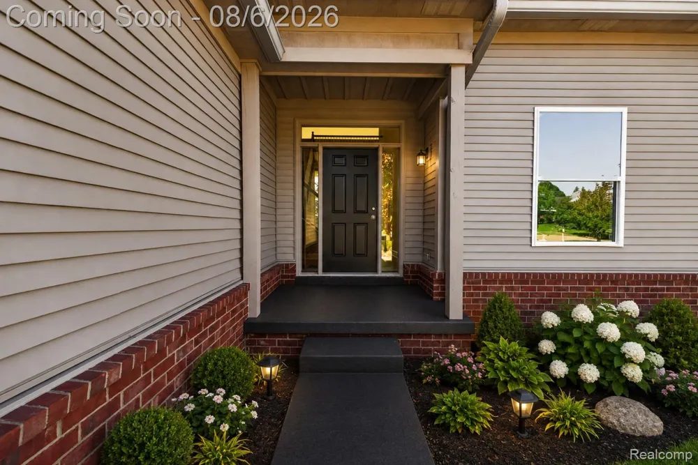 125 Ridge Field Court Oxford Charter Township, MI 48371