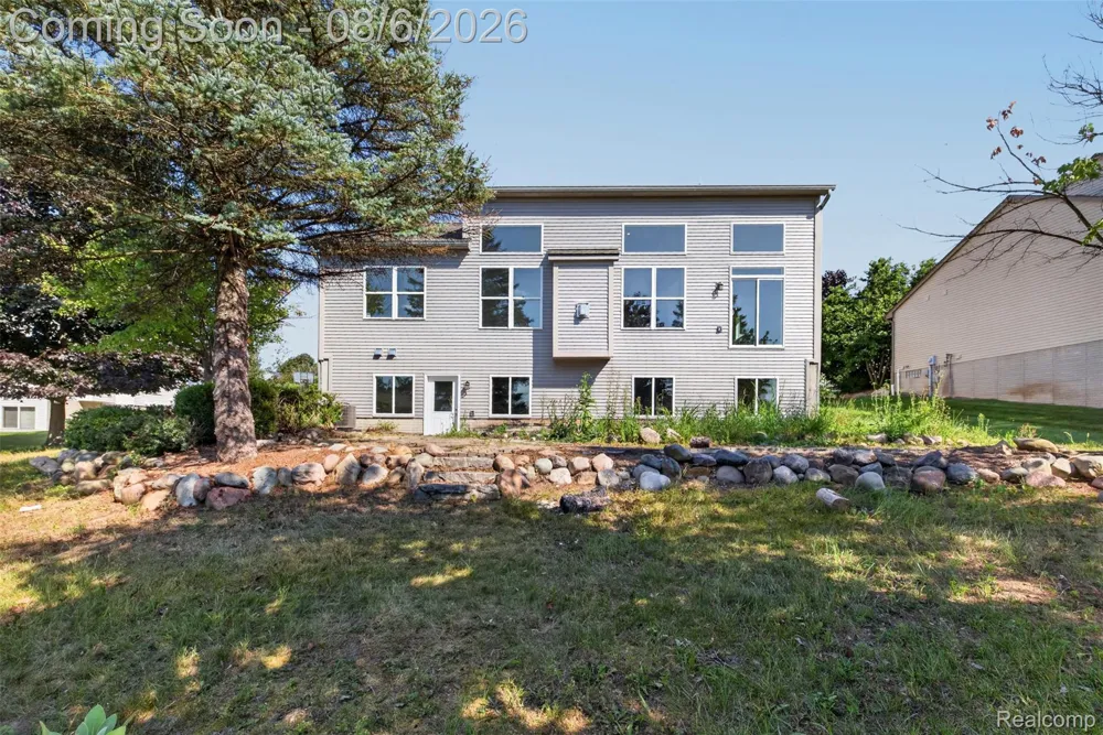 125 Ridge Field Court Oxford Charter Township, MI 48371