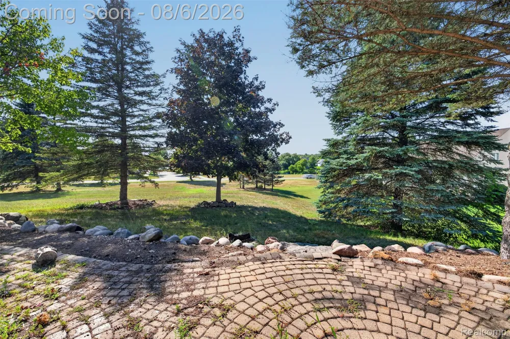125 Ridge Field Court Oxford Charter Township, MI 48371
