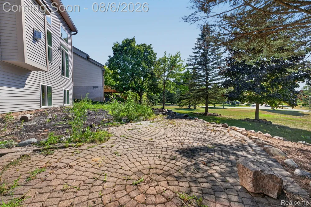 125 Ridge Field Court Oxford Charter Township, MI 48371
