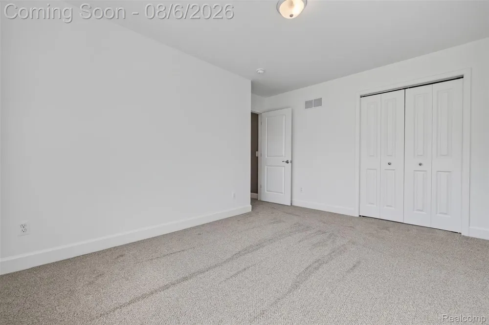 125 Ridge Field Court Oxford Charter Township, MI 48371