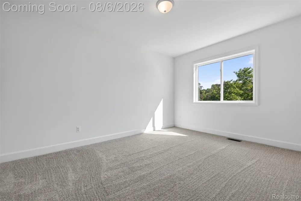 125 Ridge Field Court Oxford Charter Township, MI 48371