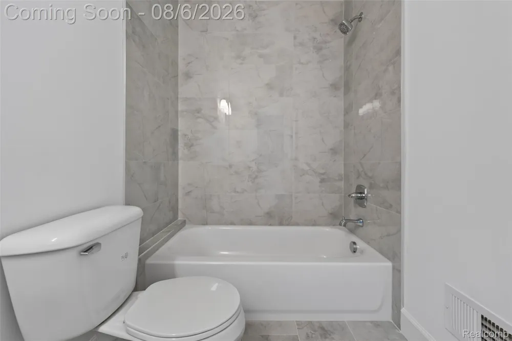 125 Ridge Field Court Oxford Charter Township, MI 48371