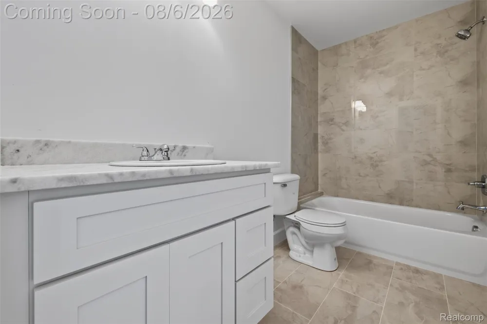 125 Ridge Field Court Oxford Charter Township, MI 48371