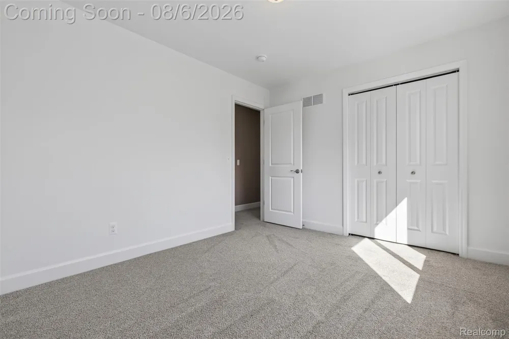125 Ridge Field Court Oxford Charter Township, MI 48371
