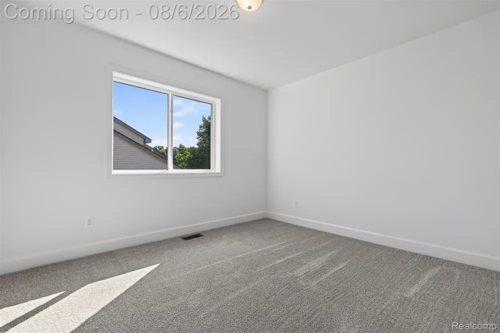 125 Ridge Field Court Oxford Charter Township, MI 48371