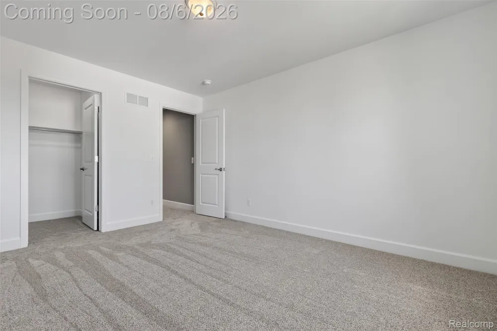 125 Ridge Field Court Oxford Charter Township, MI 48371