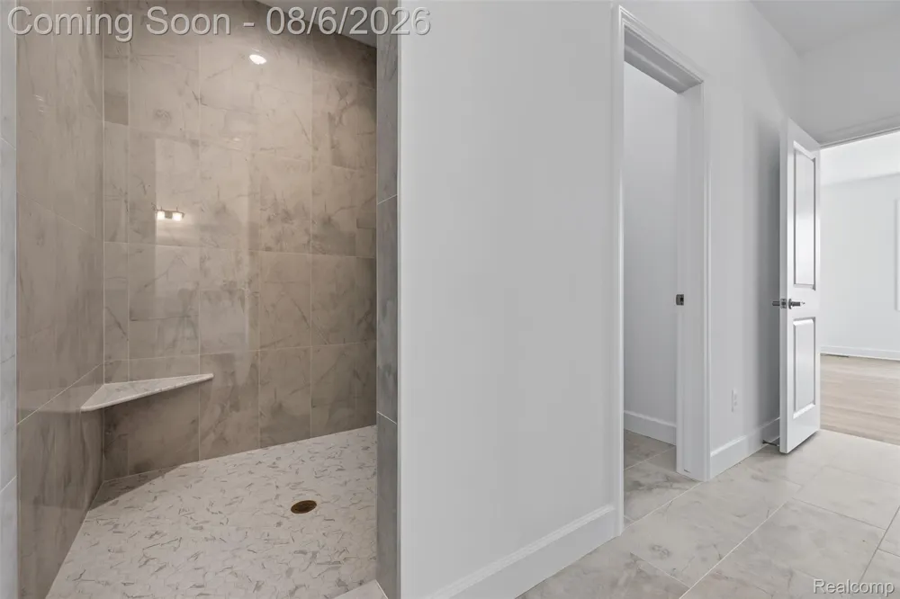 125 Ridge Field Court Oxford Charter Township, MI 48371