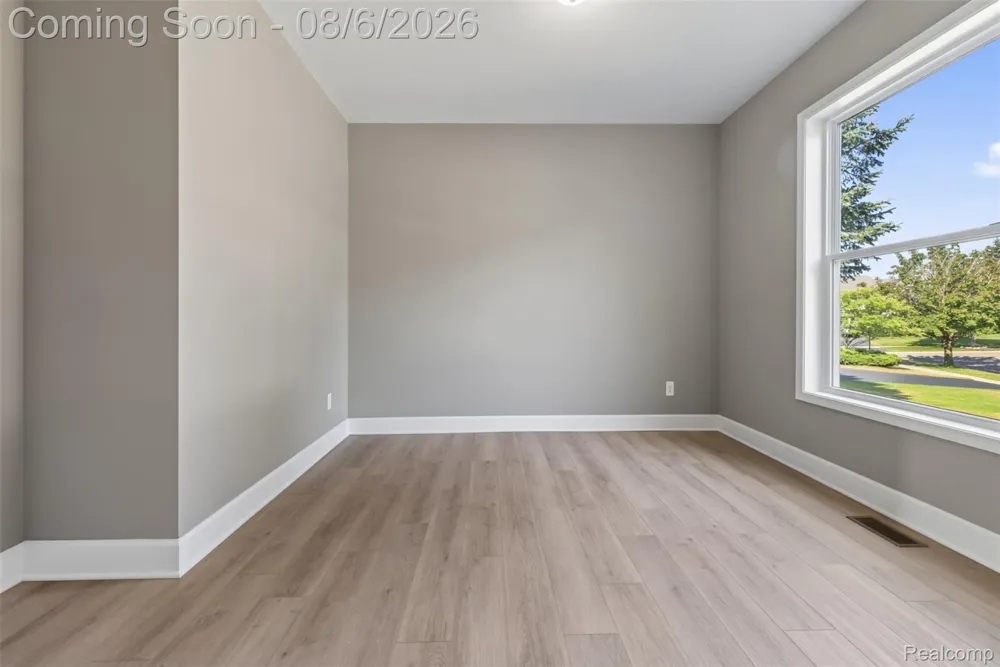 125 Ridge Field Court Oxford Charter Township, MI 48371