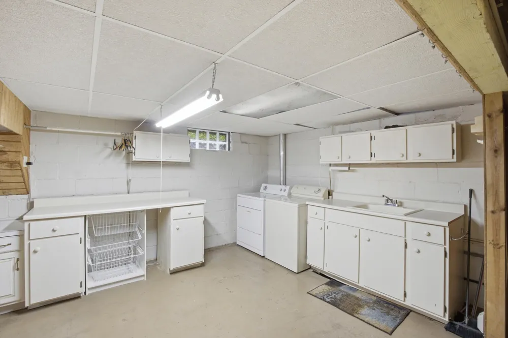 909 Moulton Avenue North Muskegon City, MI 49445