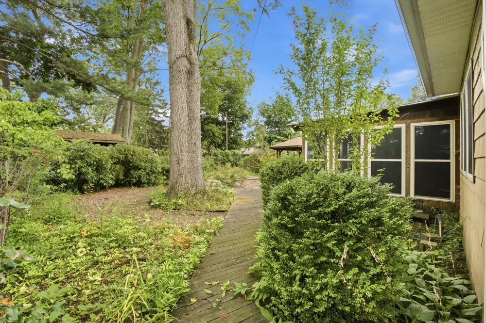 909 Moulton Avenue North Muskegon City, MI 49445