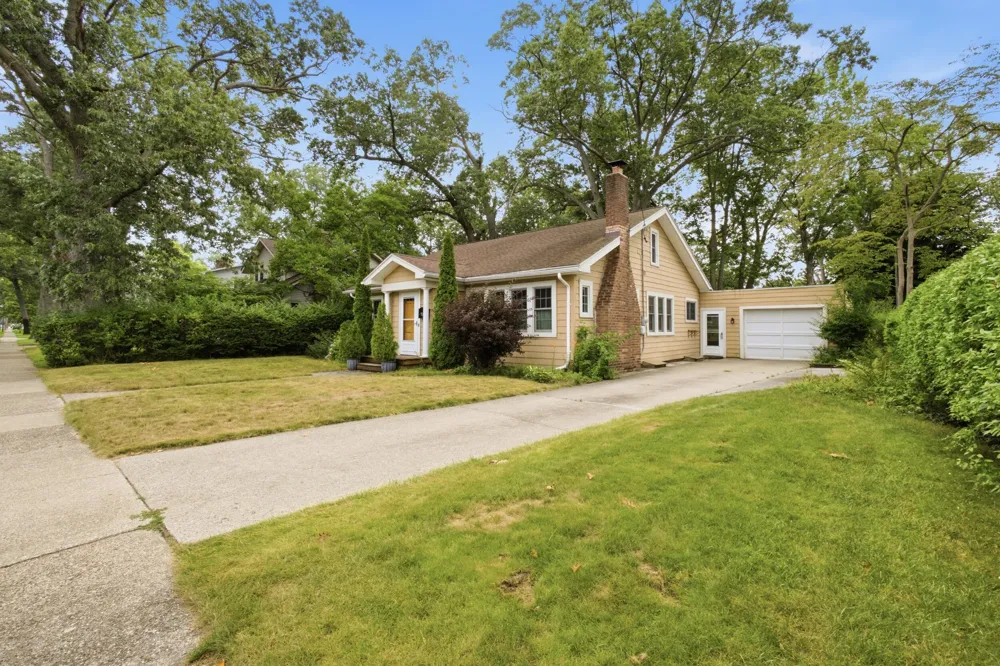 909 Moulton Avenue North Muskegon City, MI 49445