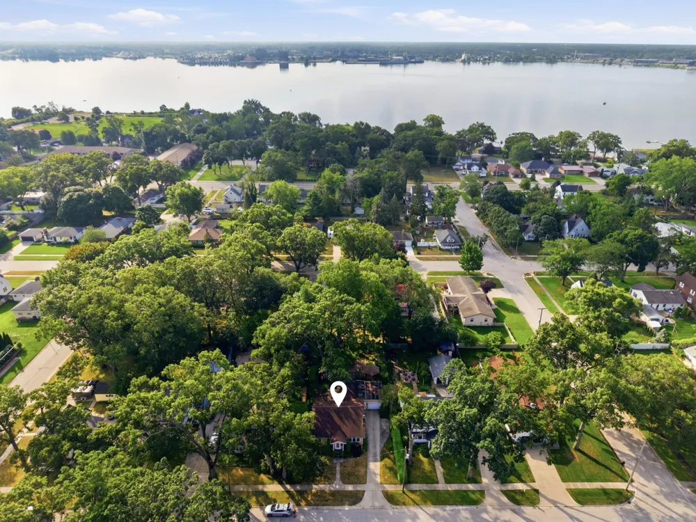 909 Moulton Avenue North Muskegon City, MI 49445