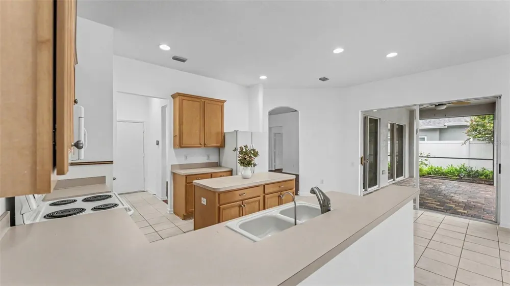2041 HEARTLAND CIRCLE Valrico, FL 33594