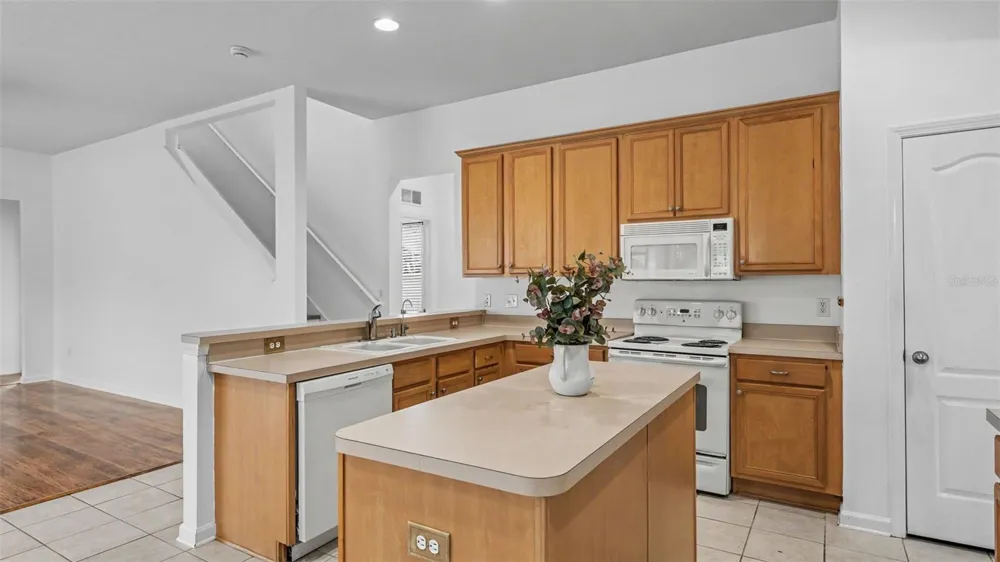 2041 HEARTLAND CIRCLE Valrico, FL 33594