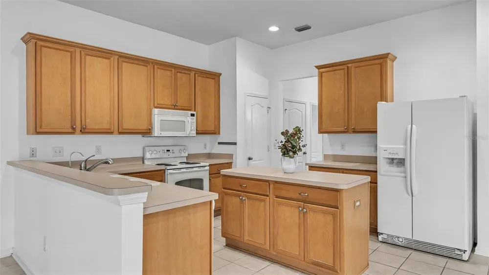 2041 HEARTLAND CIRCLE Valrico, FL 33594