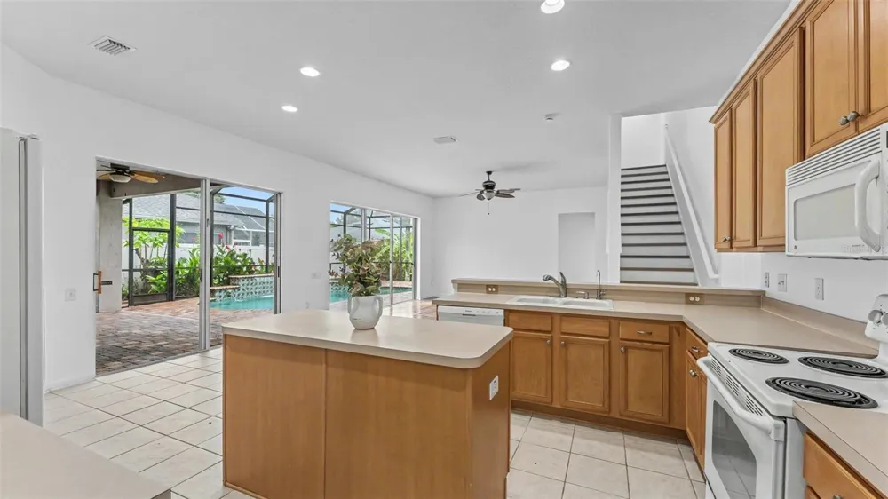 2041 HEARTLAND CIRCLE Valrico, FL 33594